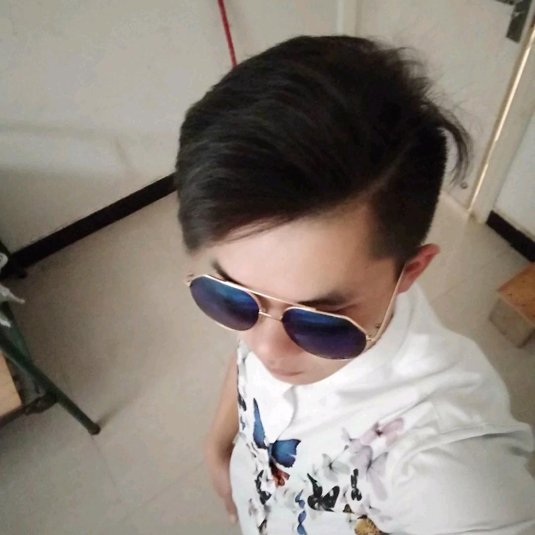 (｡･㉨･｡)ﾉ♡ 爱你么么哒