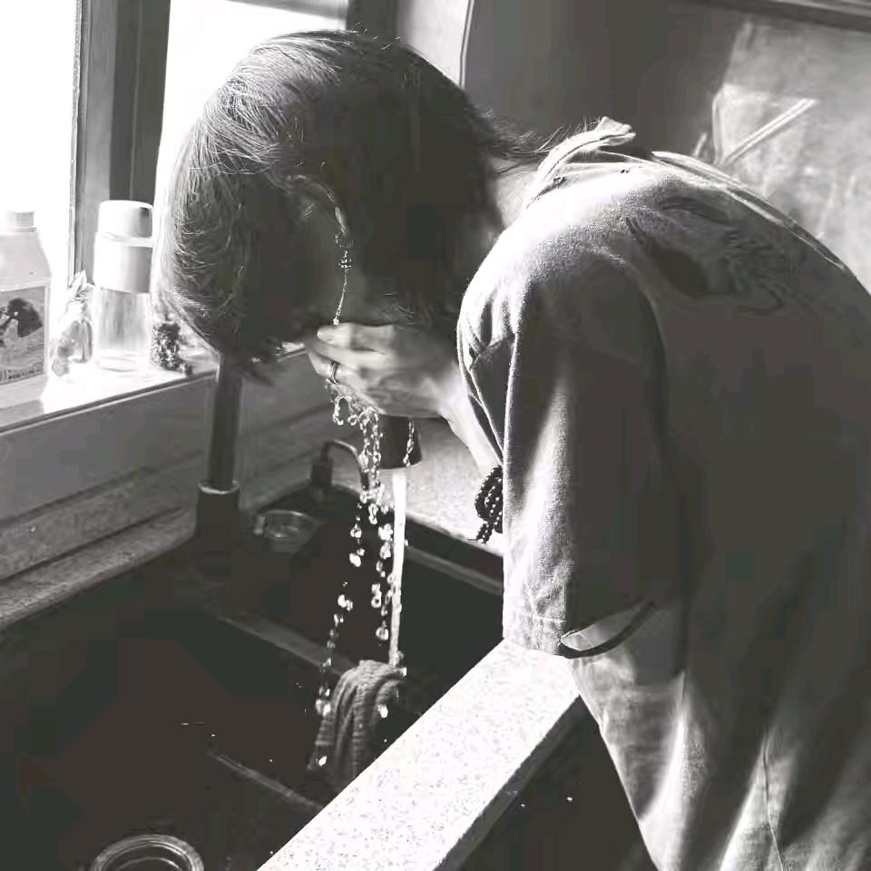 刀刻悲苦