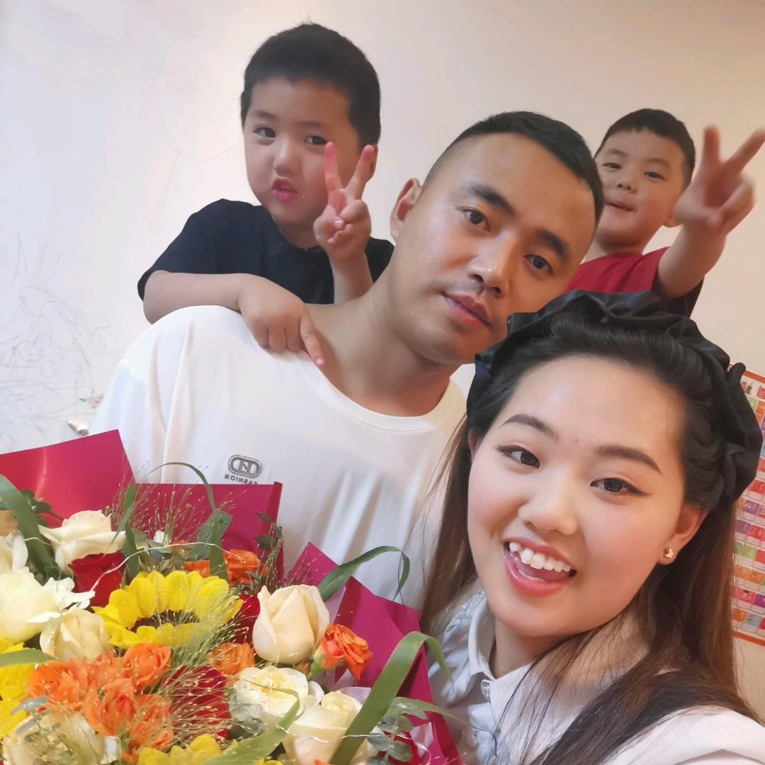 耀耀、翰烽的妈妈。