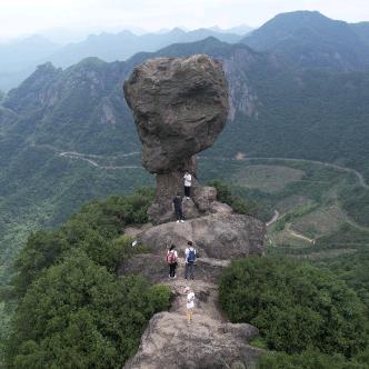 飞机行走乡村