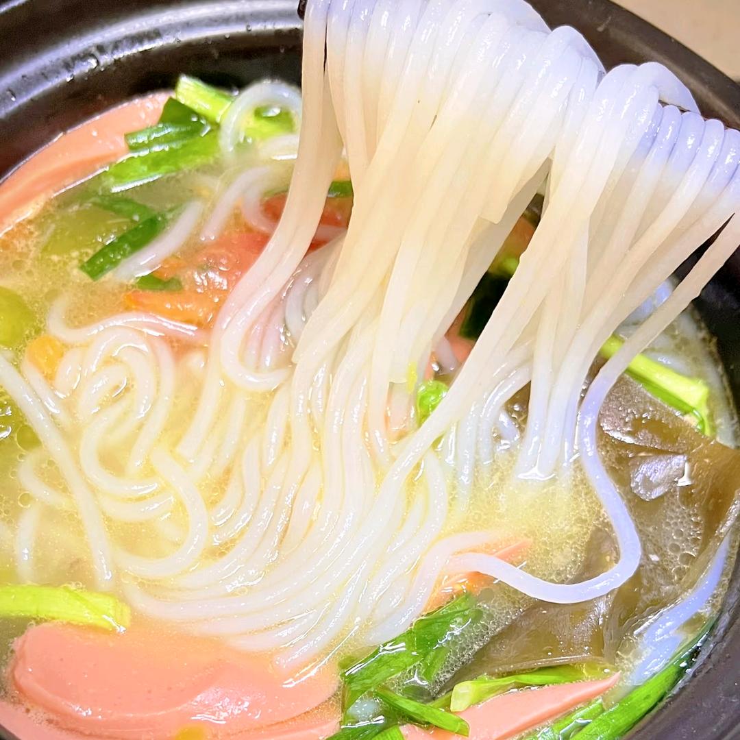 思宁米线（永川凤凰湖夜市公交车站旁）