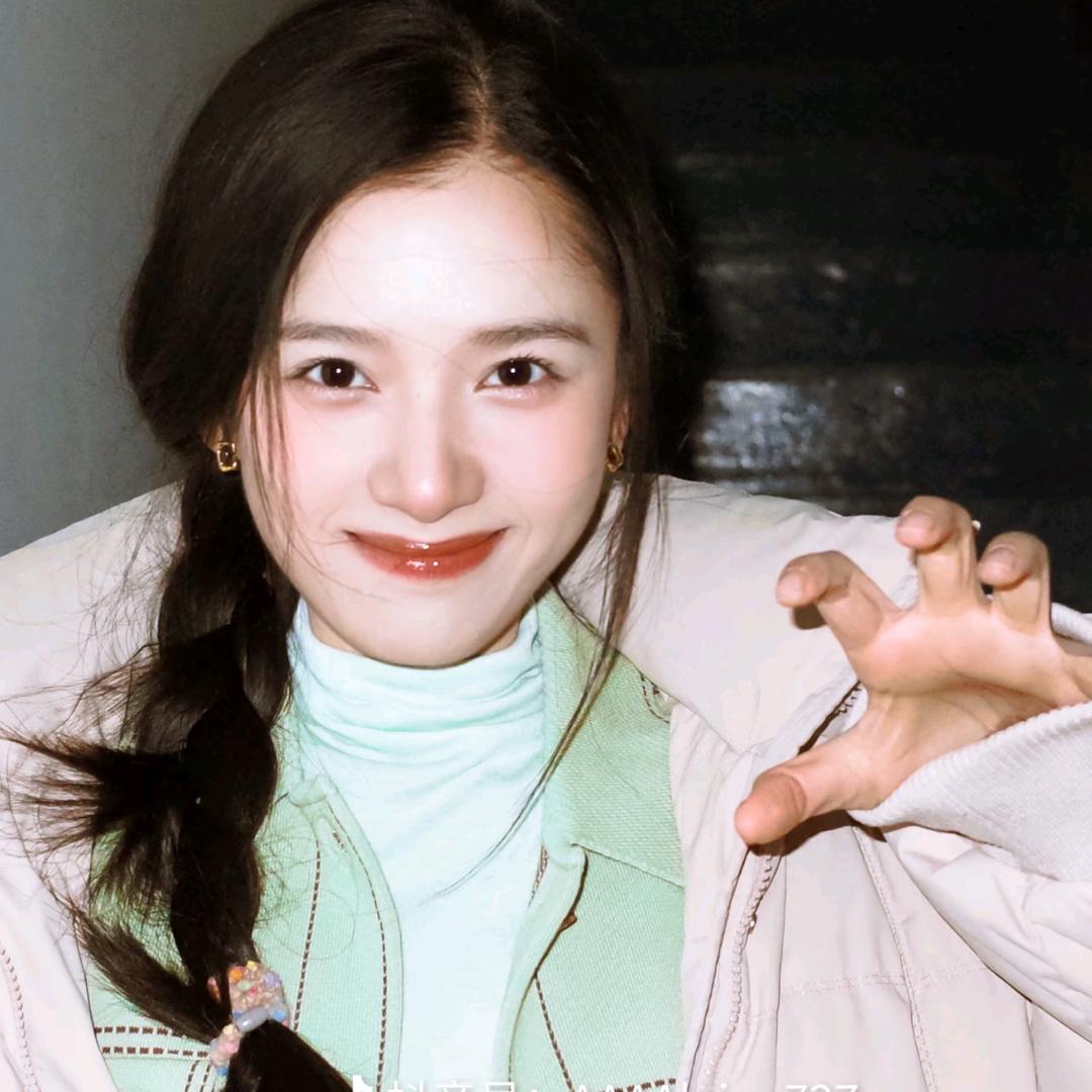 👧🏻很幸福(🎁)👑