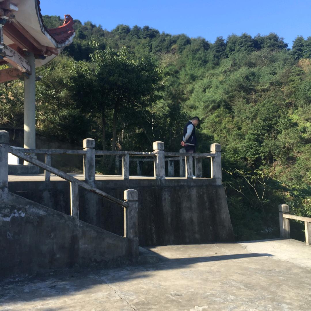 青山依旧