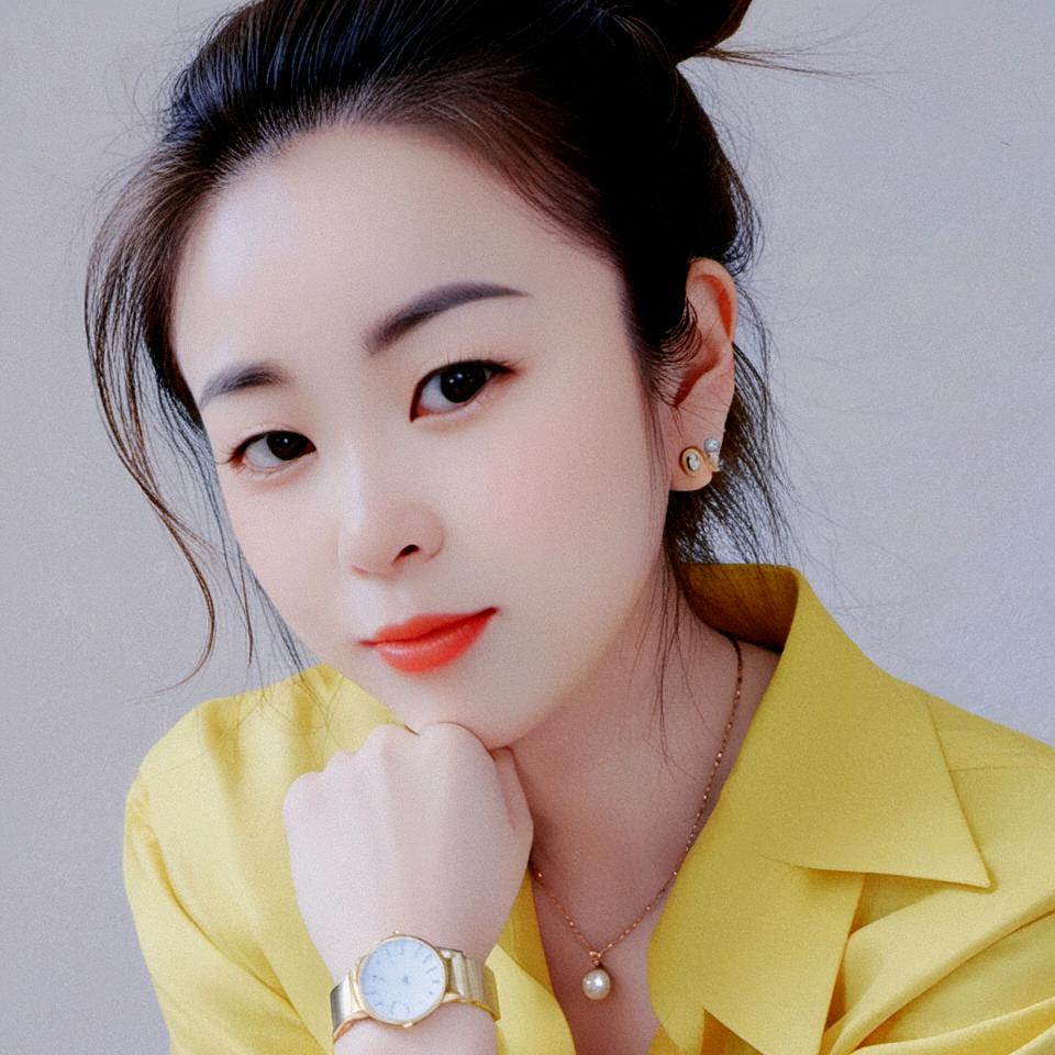 卖农家乐开胃小菜的小阿姨