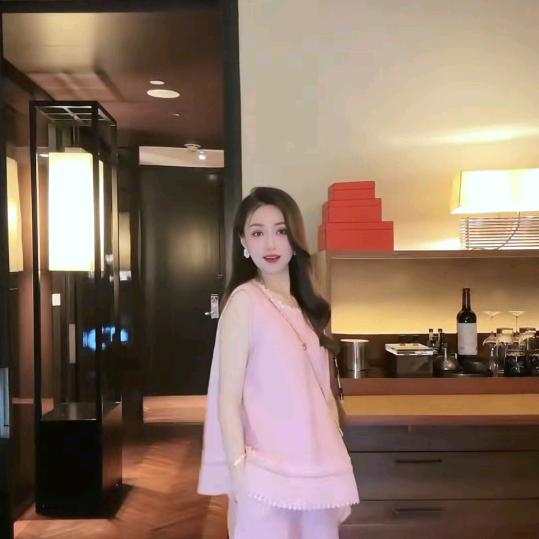 王哈哈WANGHAHA 私服穿搭推荐