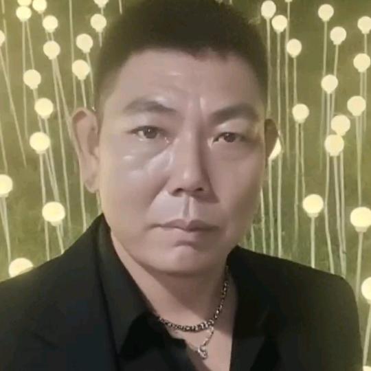 梁伟