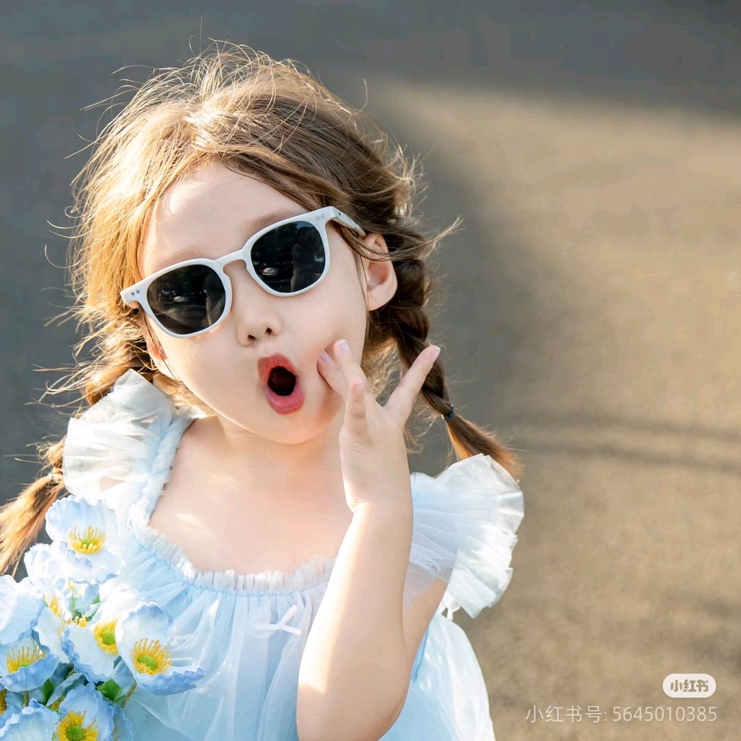 褰衣步月踏花影