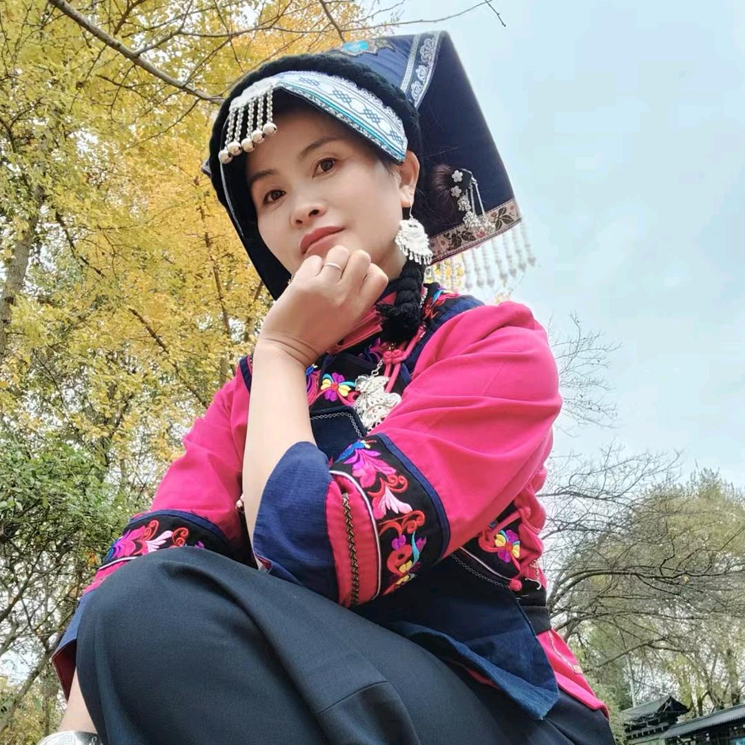 贵州农村布依芸励大大