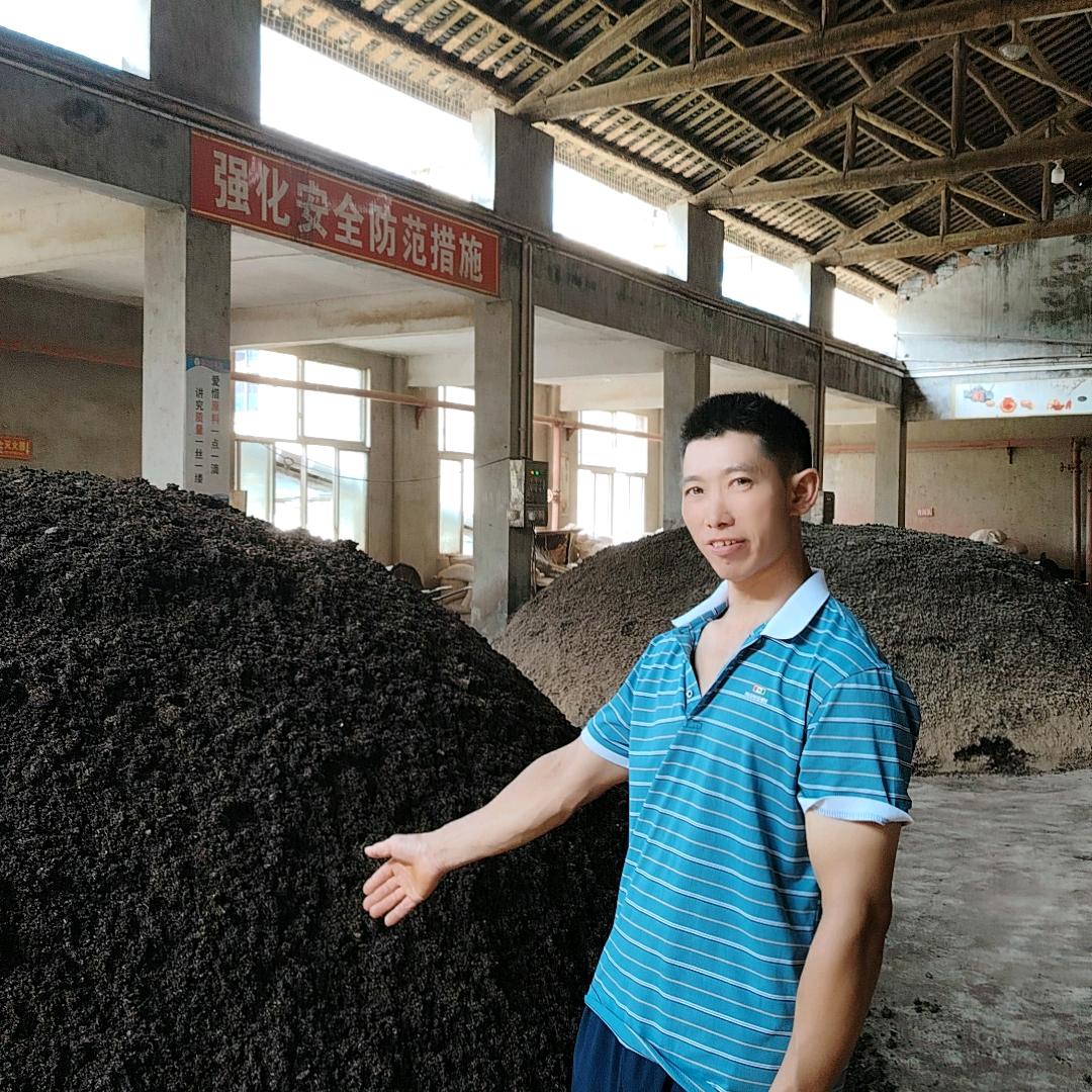 传统酱香酒酿造师傅杜国林