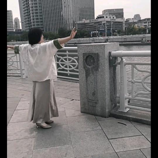 ฅ•我是一只孤独滴鸟•ฅ