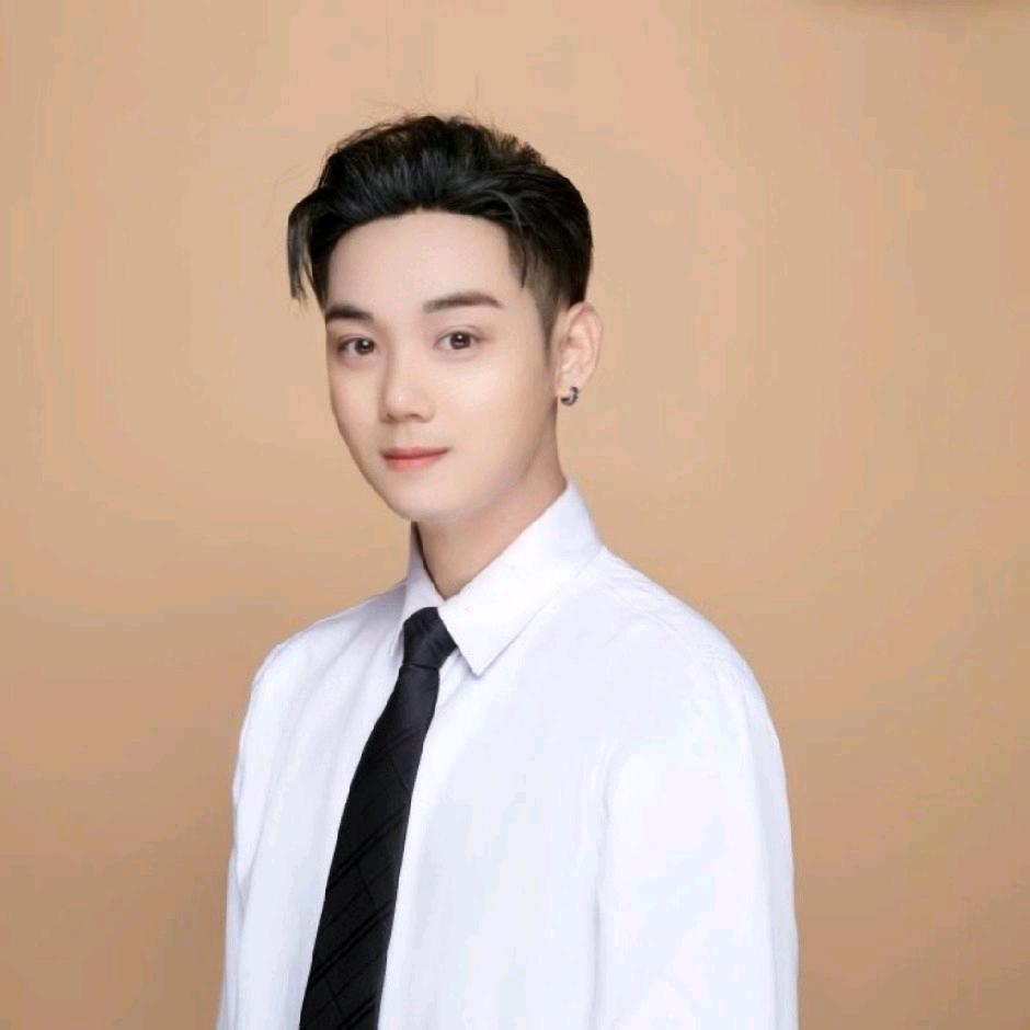 @阿玛尼美业连锁·中创店 总监（胡輵）