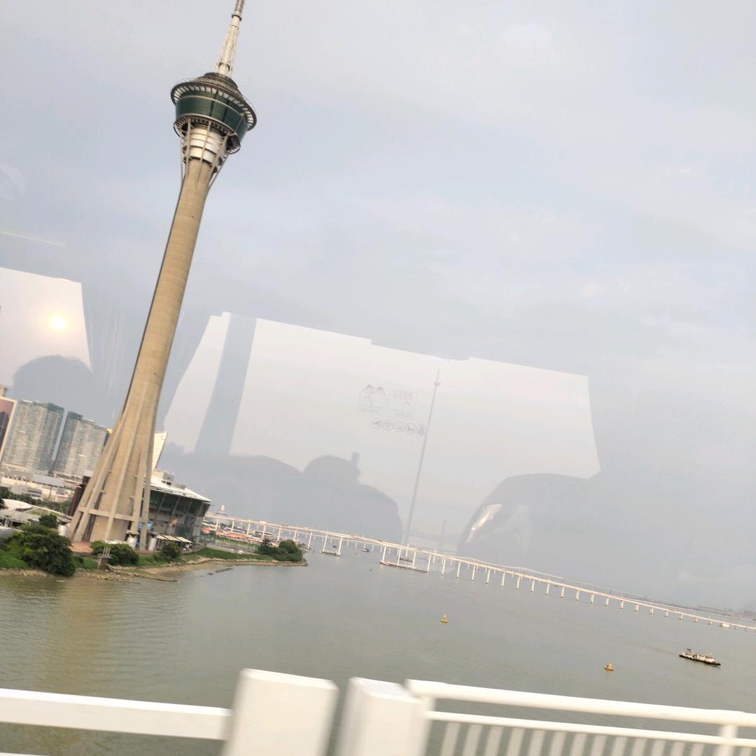 光，军