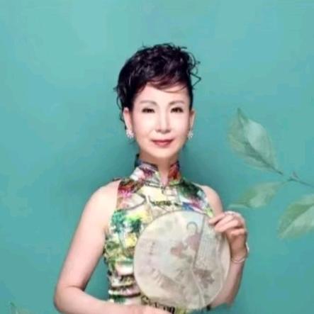 当代华服锦云绣