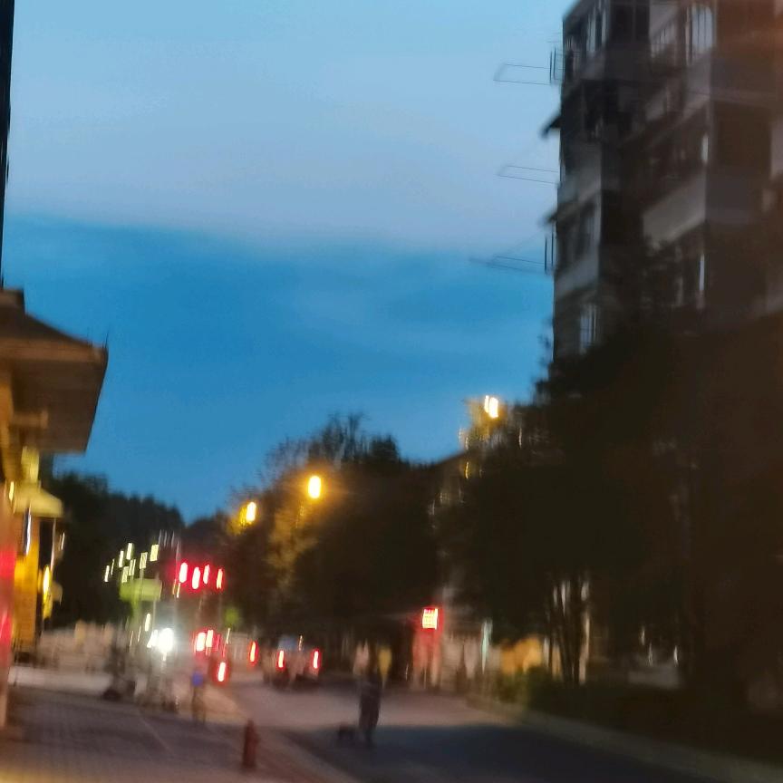 河边钓鱼