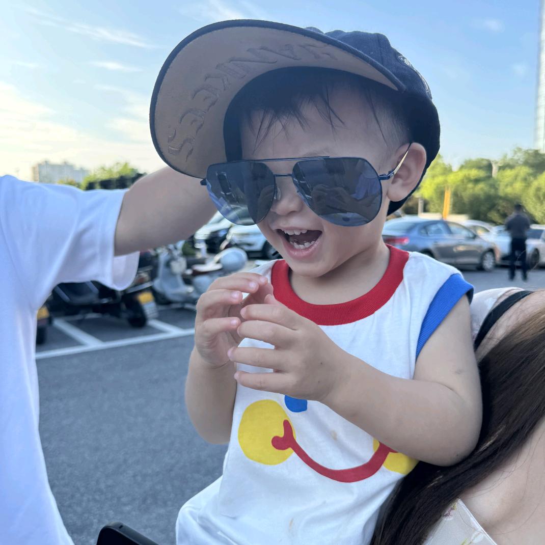 在瓜田里抓猹的闰土