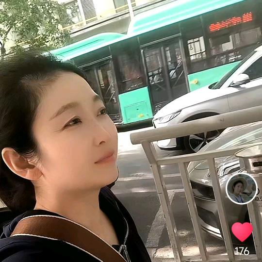 开卡车的艳姐