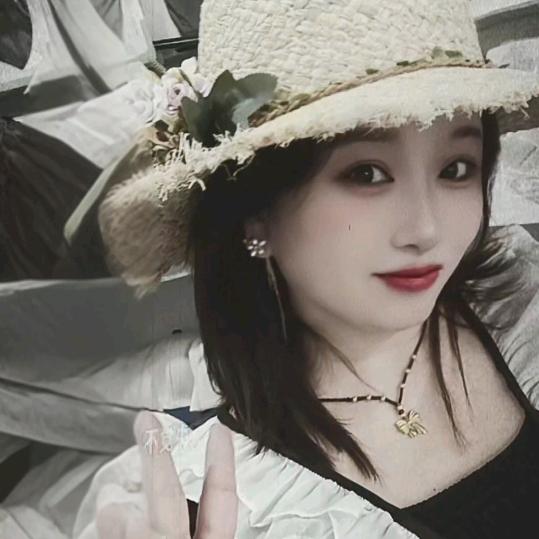 潮庄一中对面两元百货～梅姐