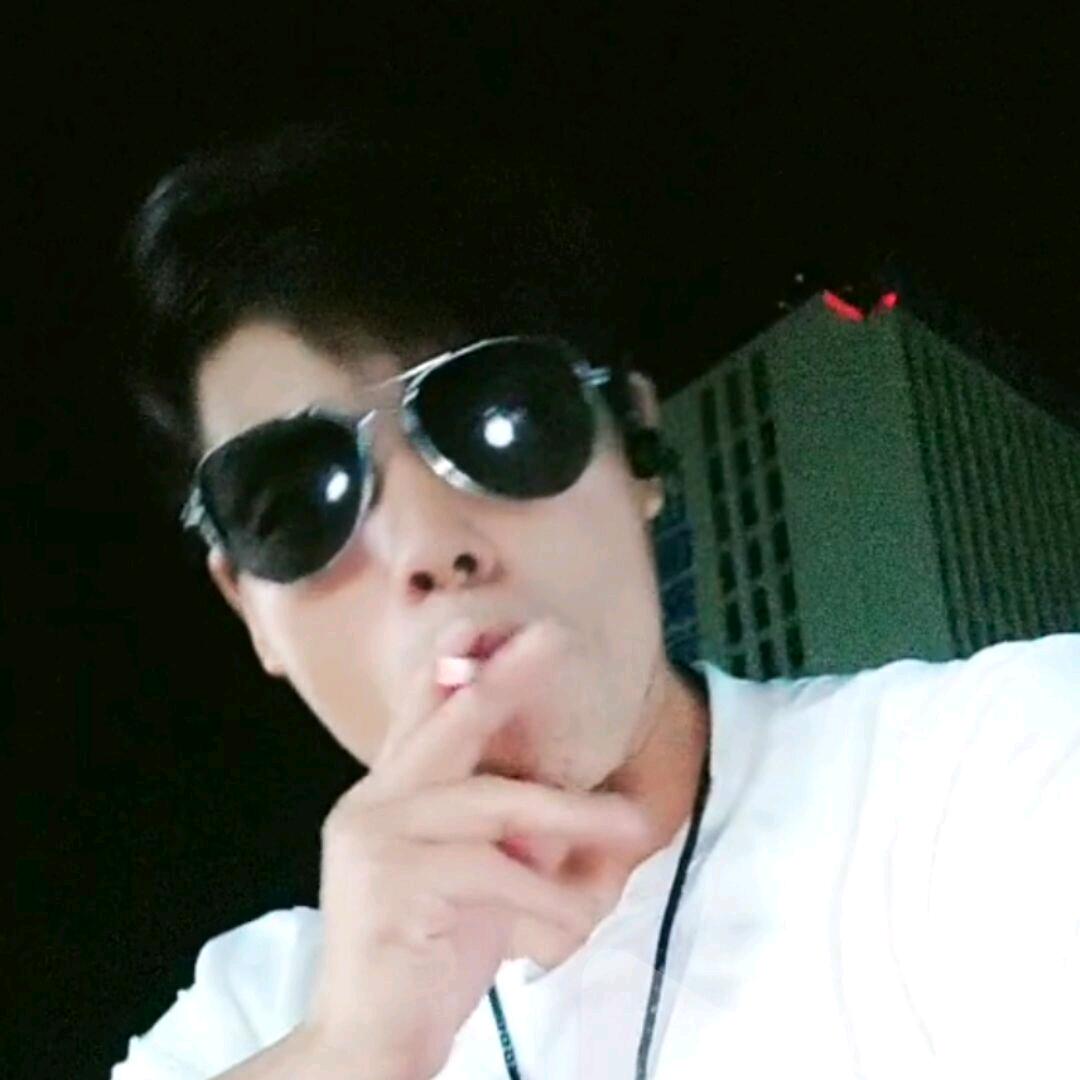 ╭(╯雨梦迟歌╰)╮