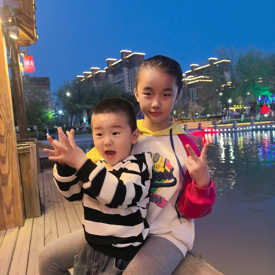 👩👧👦9217