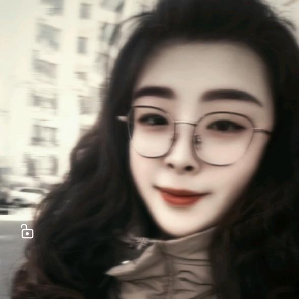 眸笑轻杨