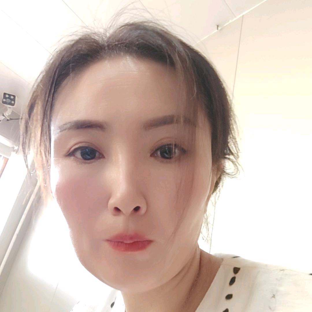 单身妞。