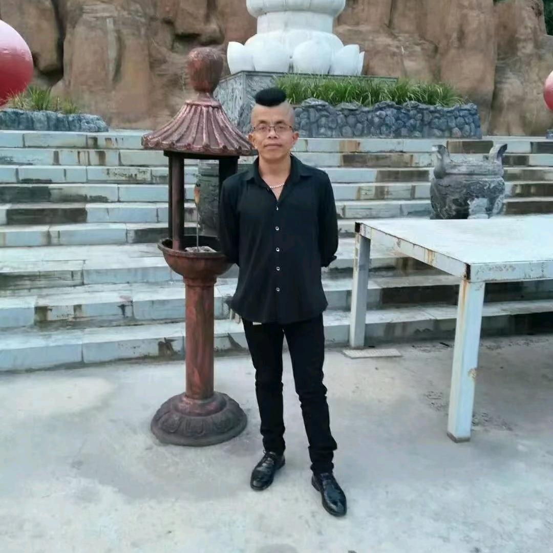 超级猛男与阿建手机配件