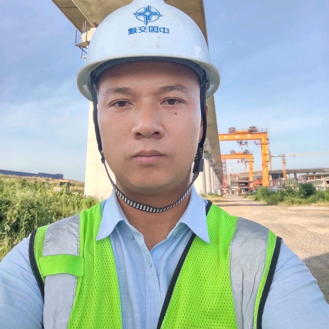 程欢  路桥施工队