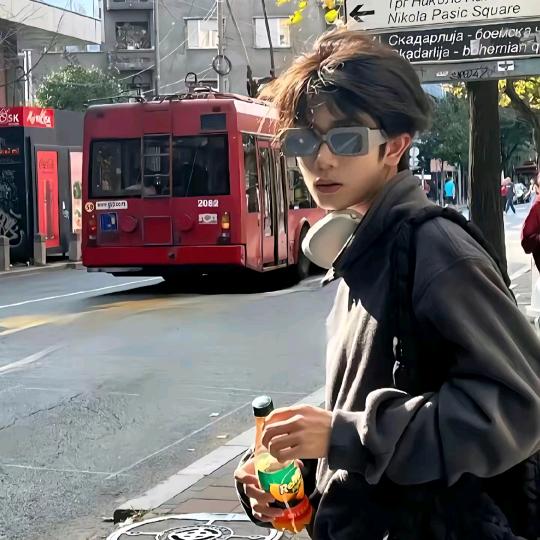 蓝桉只钟释槐鸟