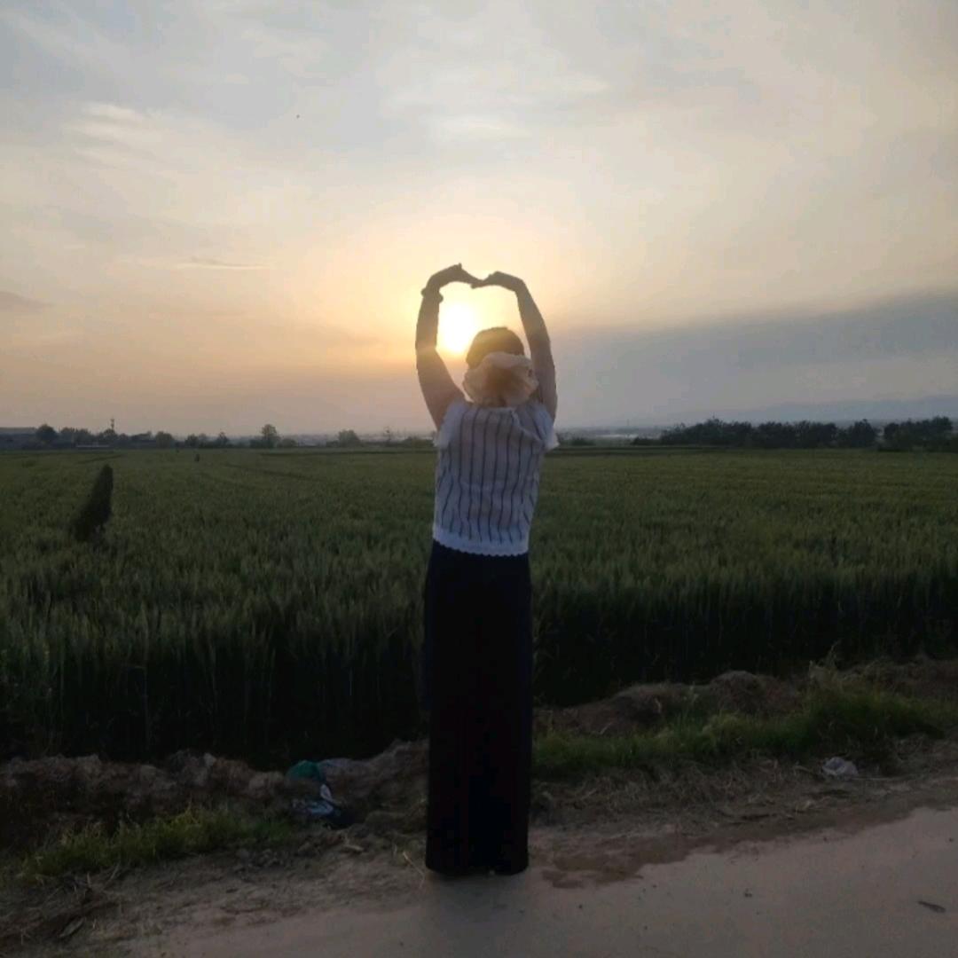 阿丽（在摆摊）