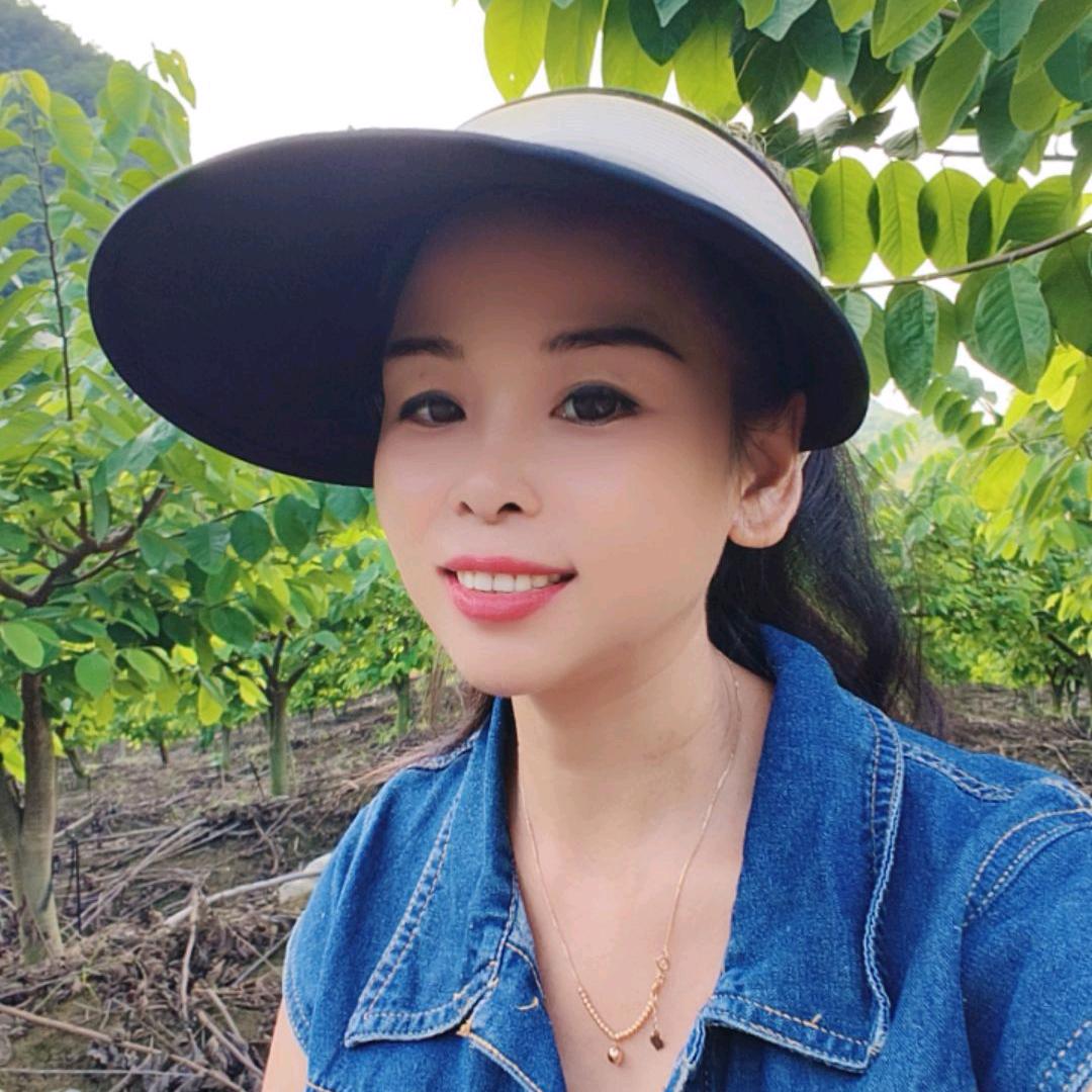 林菲🚩（凤梨释迦果树）