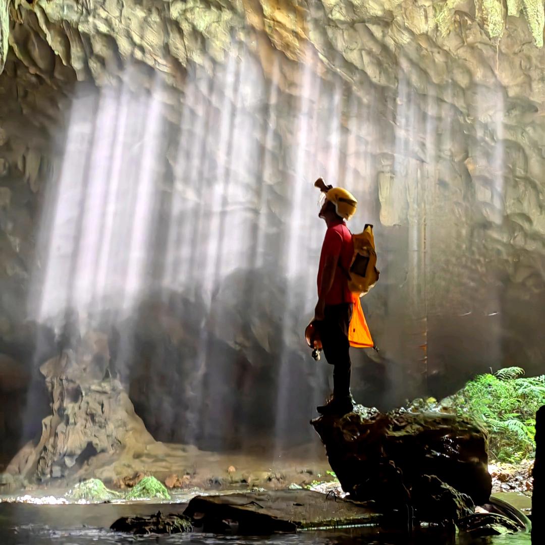 日进千乡宝，时🉐万里财