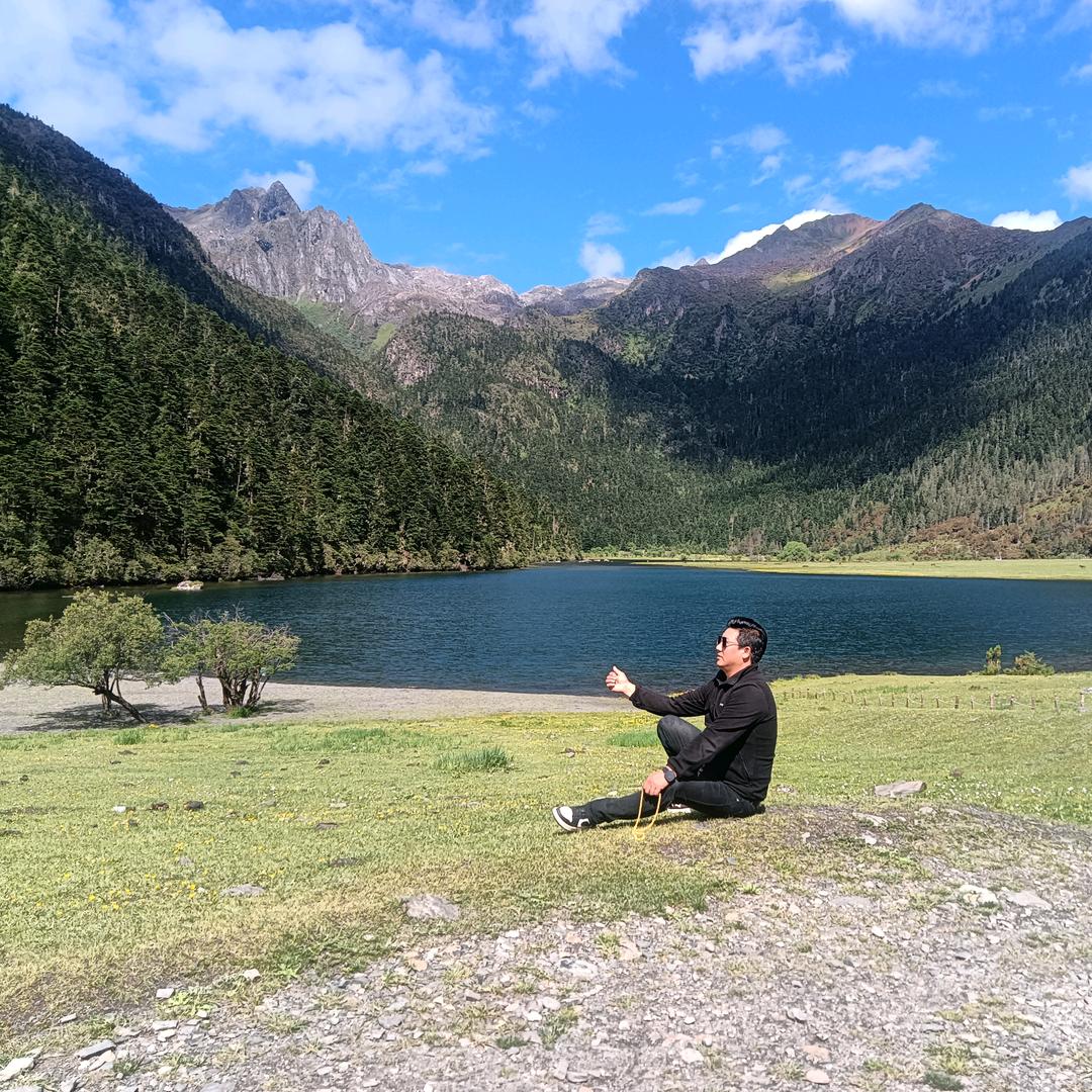 阿若珞琼客栈，洛桑