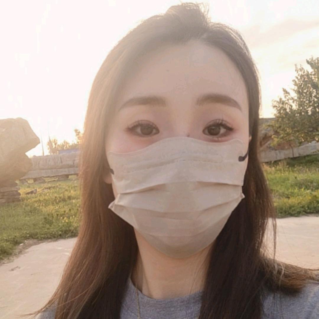 依诺妈妈有点胖