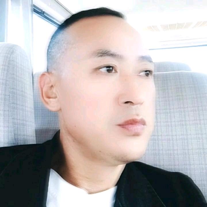 滑州市花衬衬二哥