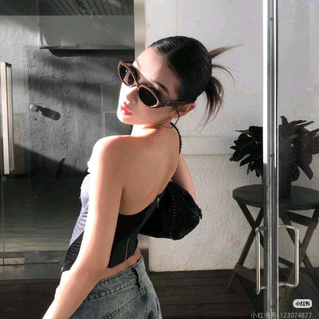 👑