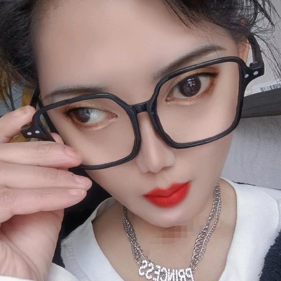 会笑的眼睛真美