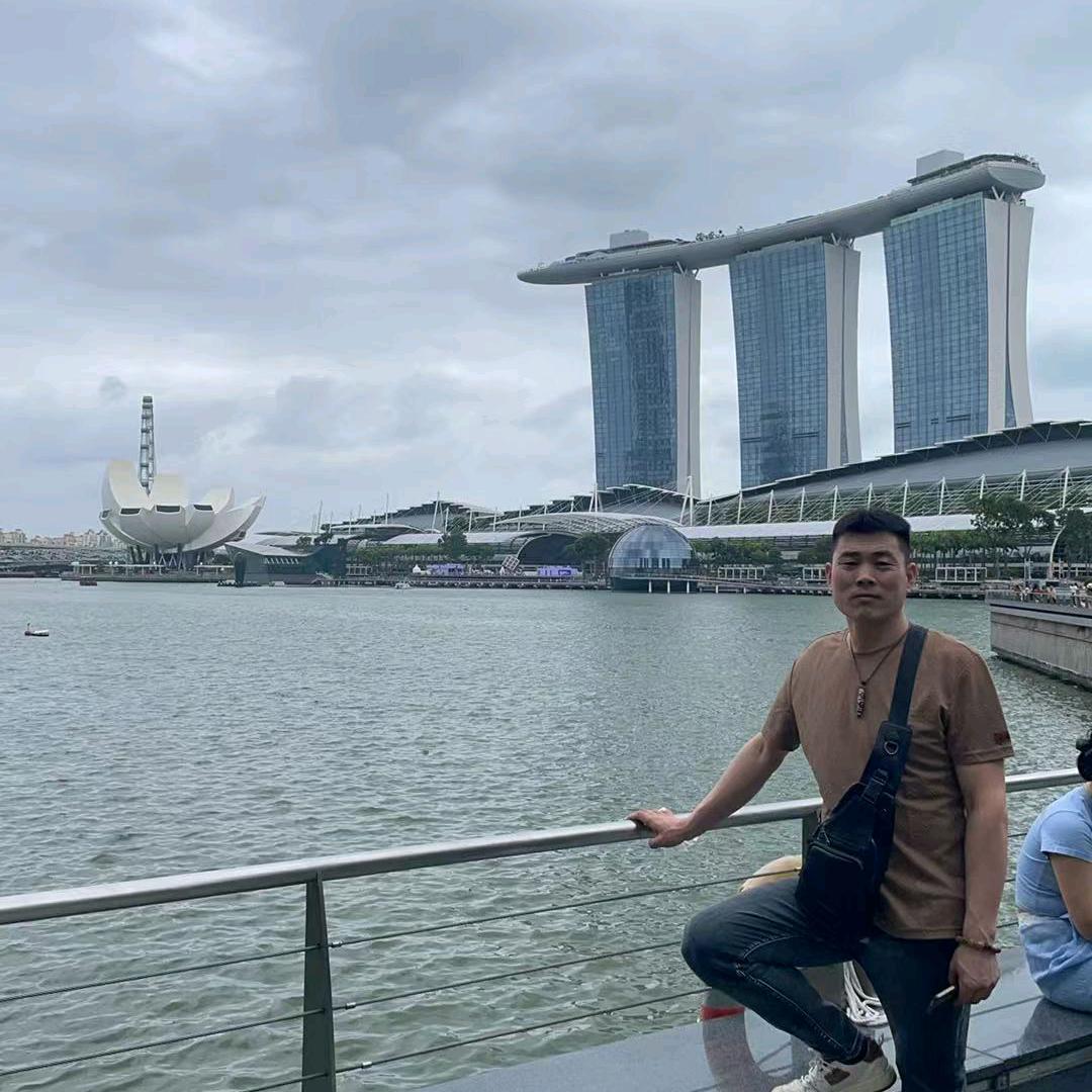 强子👍在新加坡