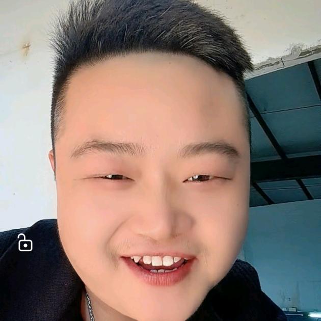 小眼睛的男人
