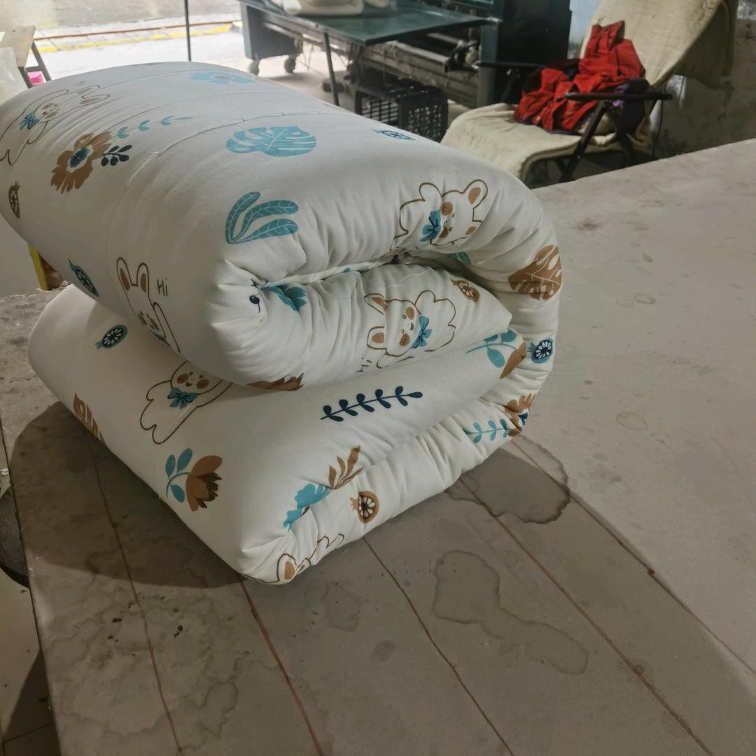 阆中市何荣棉絮加工坊