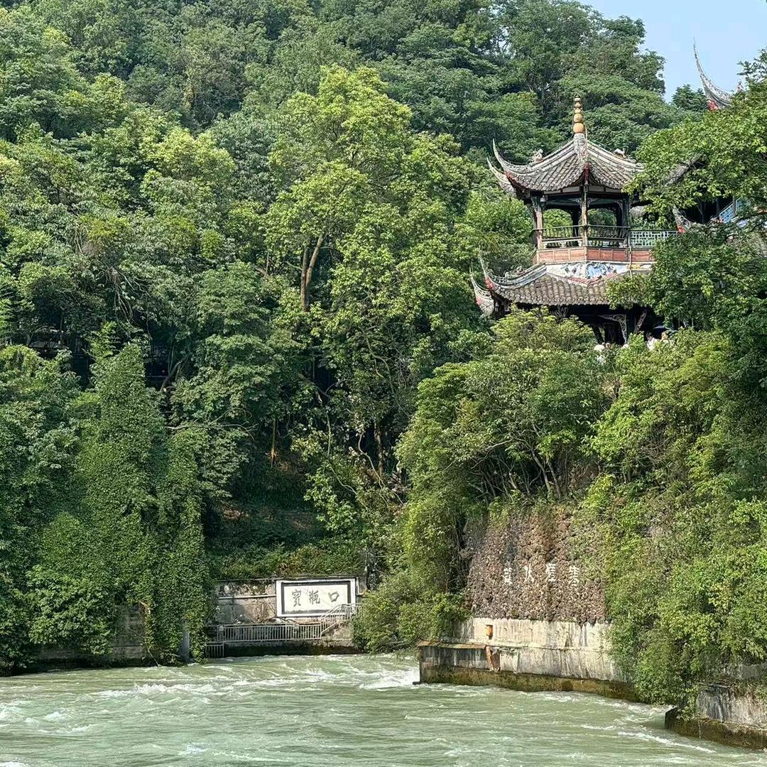 紫藤阁一路长虹