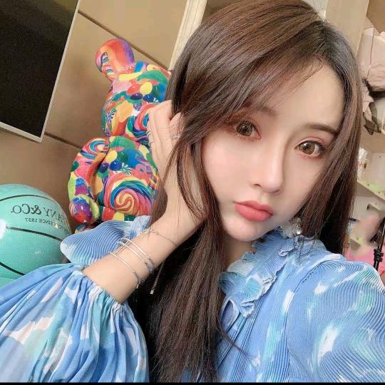 杨依姗-时尚穿搭