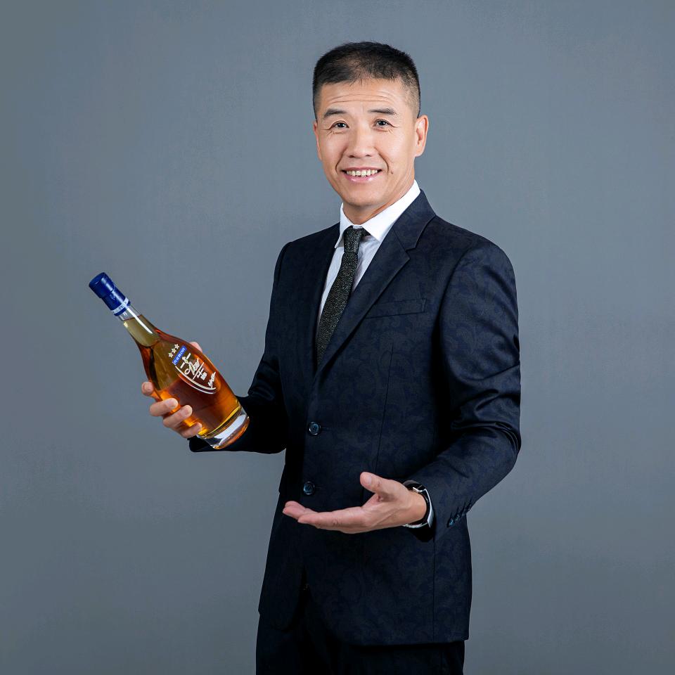 演员关小平丑梨酒业