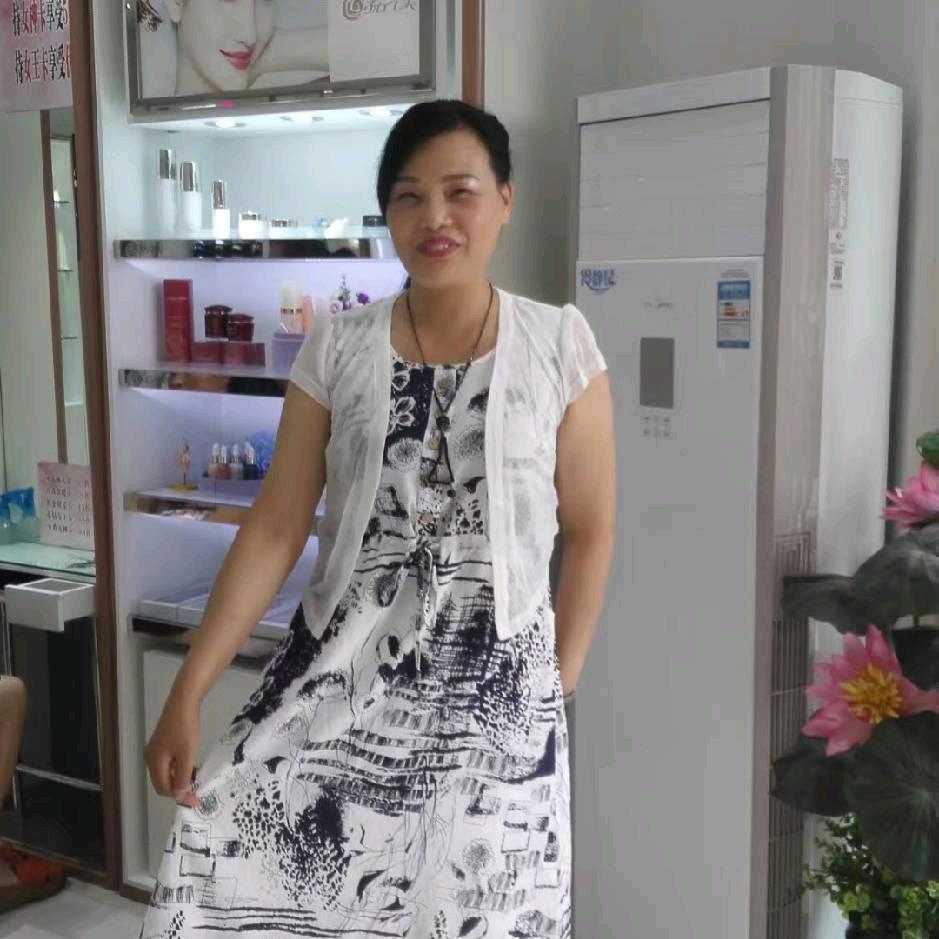 龙里老板街香影，古木淳服装店陈姐