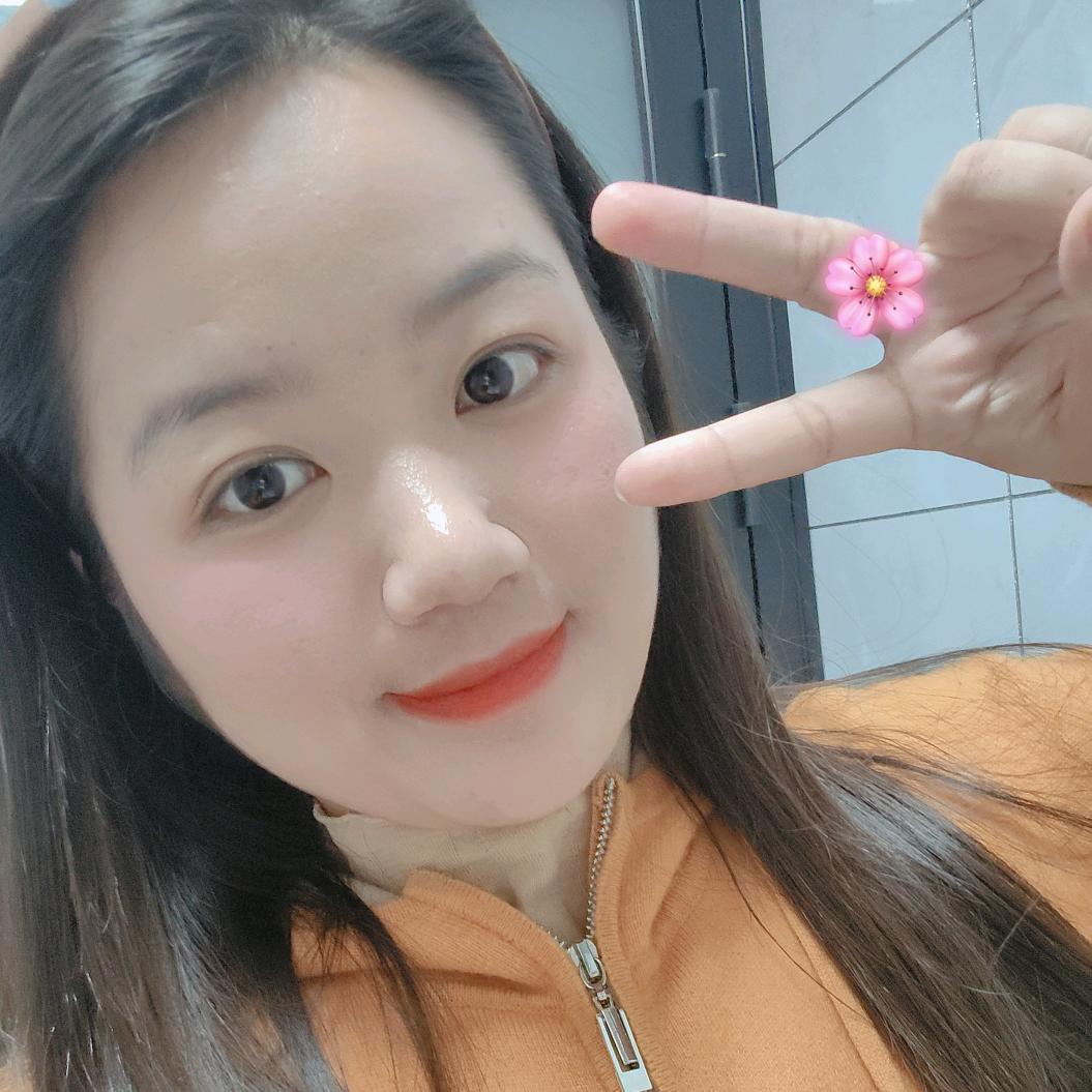 开婴儿游泳馆的娟娟