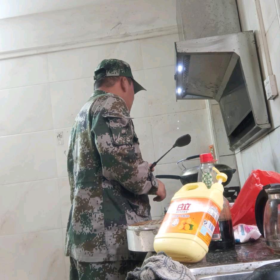 饭兵兵（军队炊事班）