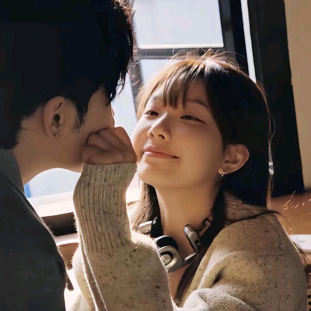 粉色冒泡的酸奶希