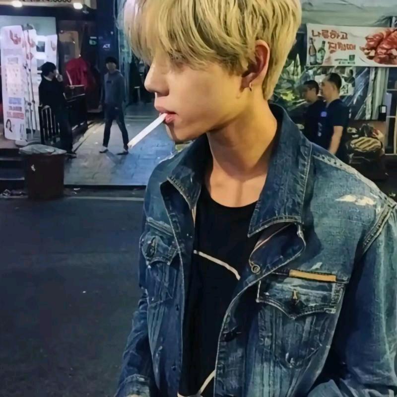 你的眼眸是那忧郁的湖