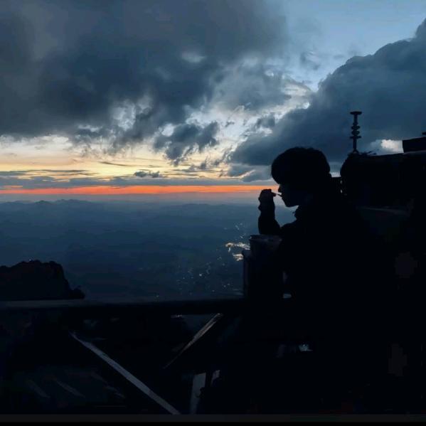 不会航拍的舒星