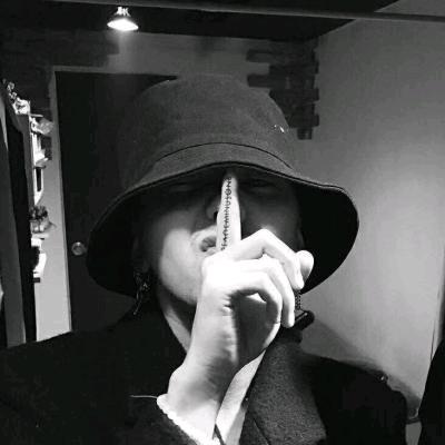 哥斯拉酒吧总监