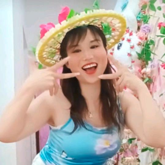 跳舞酒窝妹